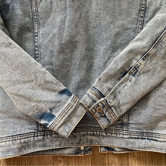 Hollister Women’s Oversized Sherpa Jacket - Picture 5 of 10